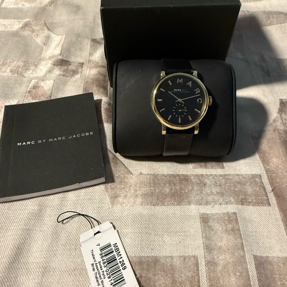 Marc Jacobs MBM1269 Baker Leather Strap Women's Watch - Picture 1 of 5
